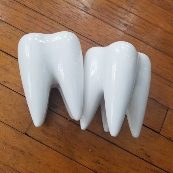 Porcelain 'tooth' Decor, set of 2 - Picture 2 of 7